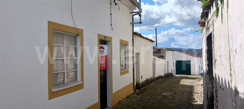 Moradia T3 / Nisa, Santana
