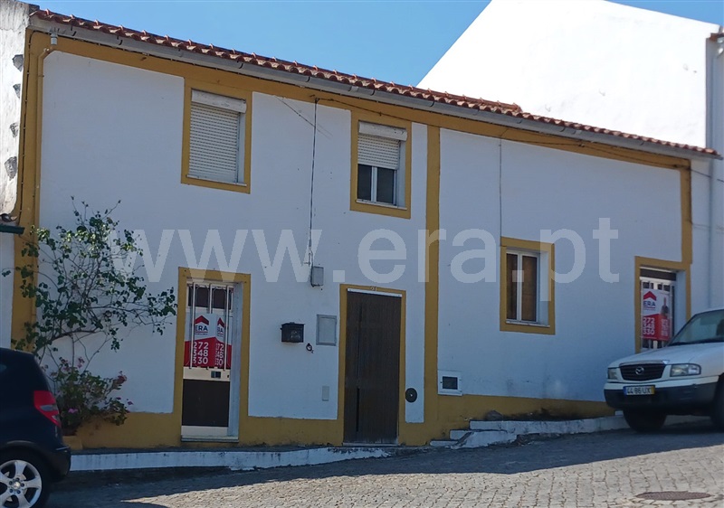 Moradia T3 / Nisa, Santana