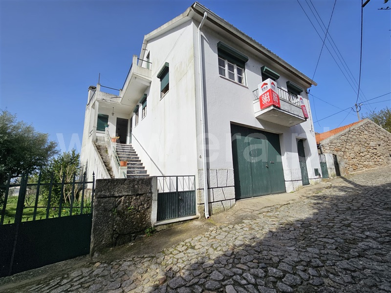 Moradia T3 / Oliveira do Hospital, Lajeosa