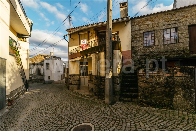 Moradia T3 / Oliveira do Hospital, Meruge
