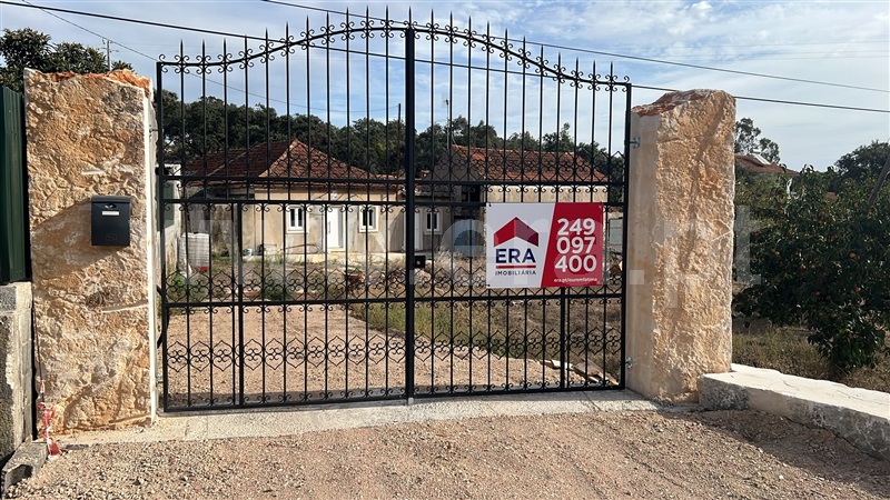 Moradia T3 à venda em Nossa Senhora das Misericórdias, €180.000