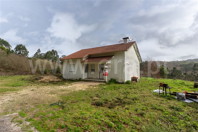 Moradia T3 / Paredes de Coura, Cossourado e Linhares