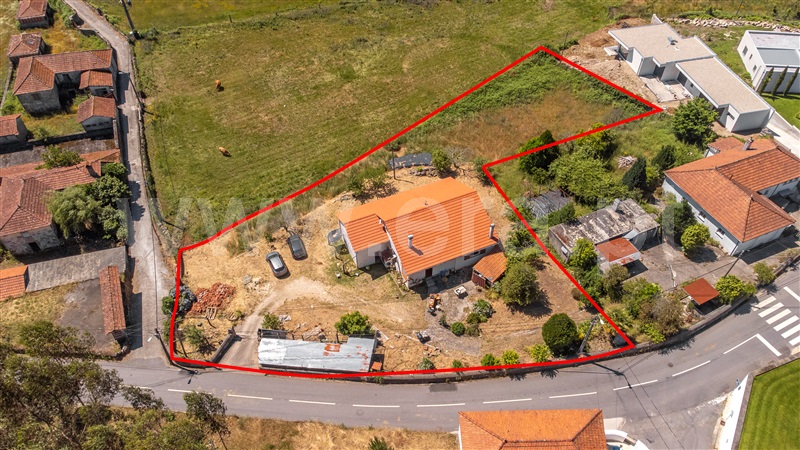 Moradia T3 / Paredes de Coura, Formariz e Ferreira