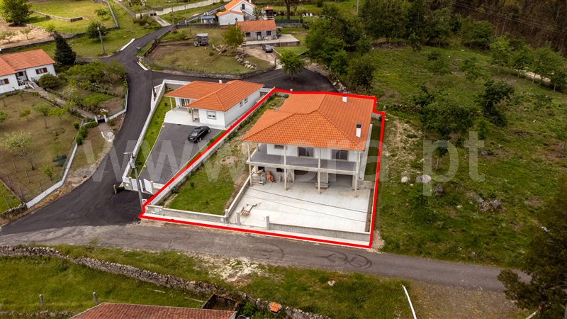 Moradia T3 / Paredes de Coura, Formariz e Ferreira