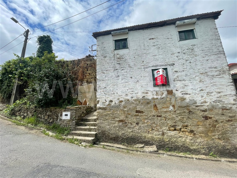 Moradia T3 / Peso da Régua, Loureiro