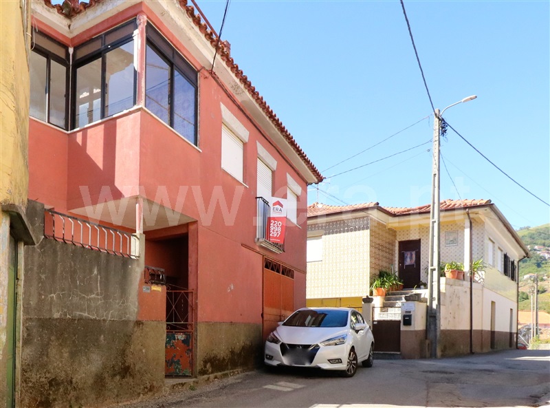 Moradia T3 / Peso da Régua, Sedielos