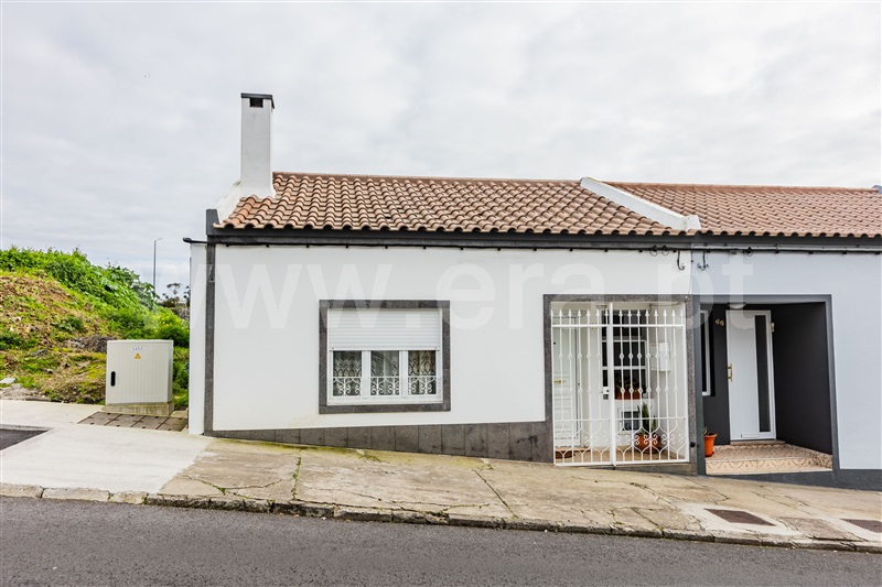 Moradia T3 / Ponta Delgada, Santa Clara