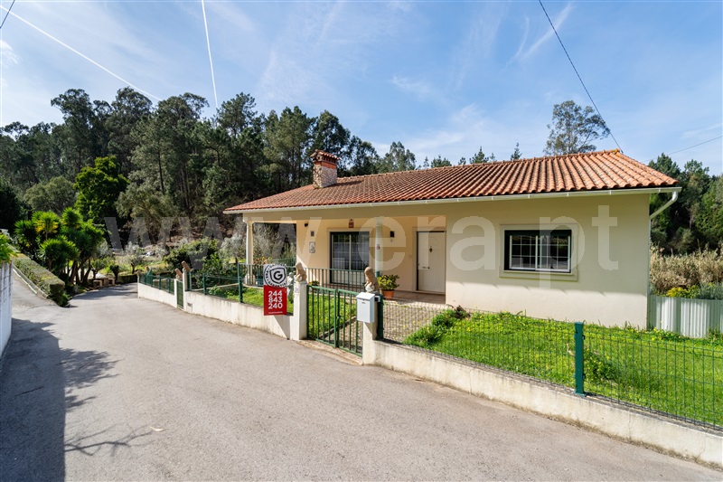 Moradia T3 / Porto de Mós, Juncal
