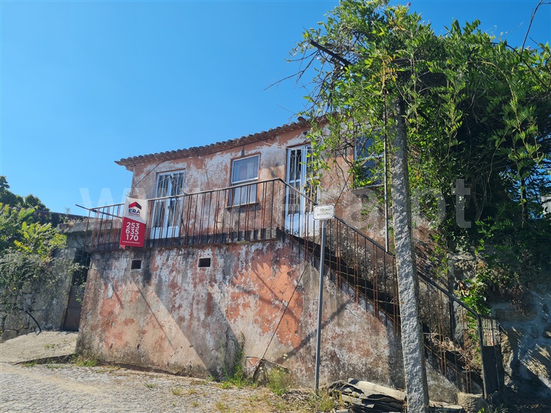 Moradia T3 / Póvoa de Lanhoso, Campos e Louredo