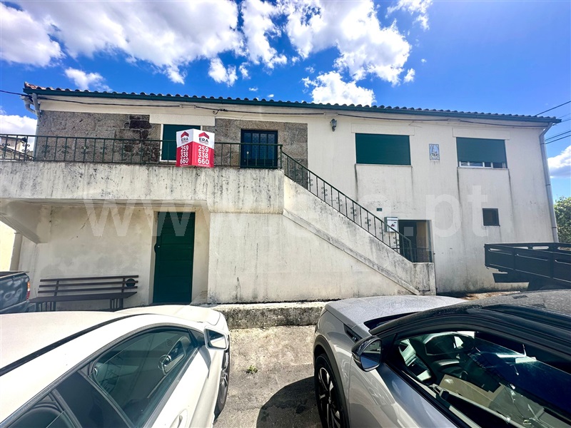 Moradia T3 / Santa Marta de Penaguião, Cumieira