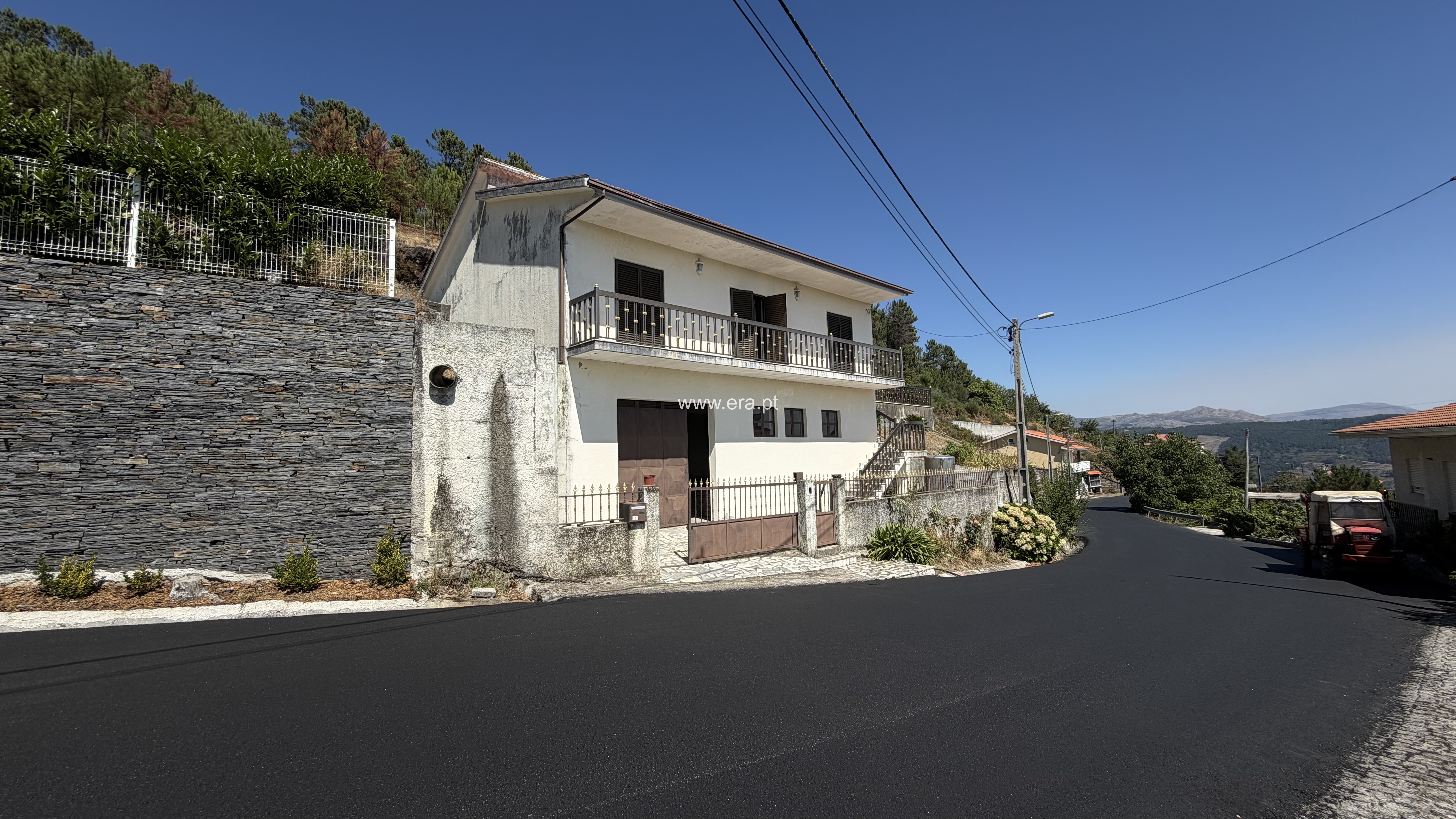 Moradia T3 / Santa Marta de Penaguião, Louredo e Fornelos