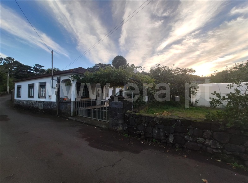 Moradia T3 / São Roque do Pico, Santo António