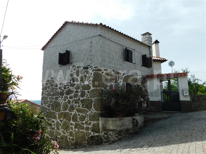 Moradia T3 / Seia, Sandomil
