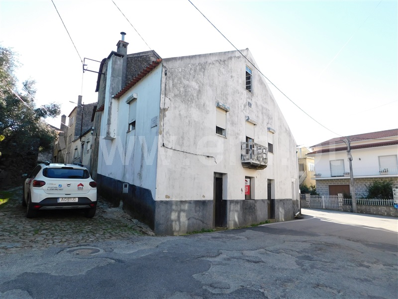 Moradia T3 / Seia, Santa Marinha e São Martinho