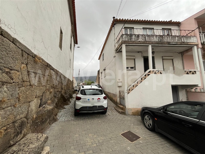 Moradia T3 / Seia, Santiago