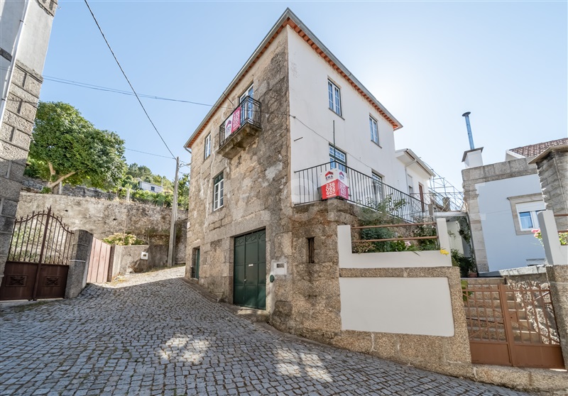 Moradia T3 / Seia, Valezim