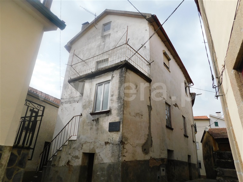 Moradia T3 / Seia, Vide e Cabeça