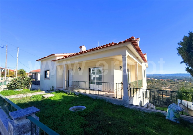 Moradia T3 / Tomar, Carregueiros
