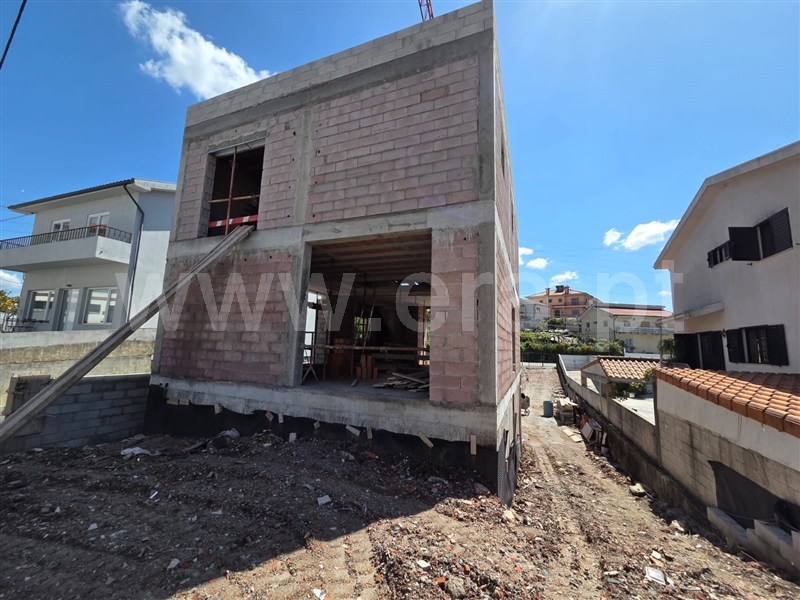 Moradia T3 / Valongo, Campo e Sobrado