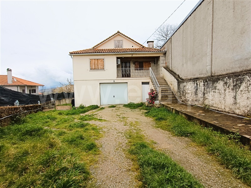 Moradia T3 / Valpaços, Lebução, Fiães e Nozelos