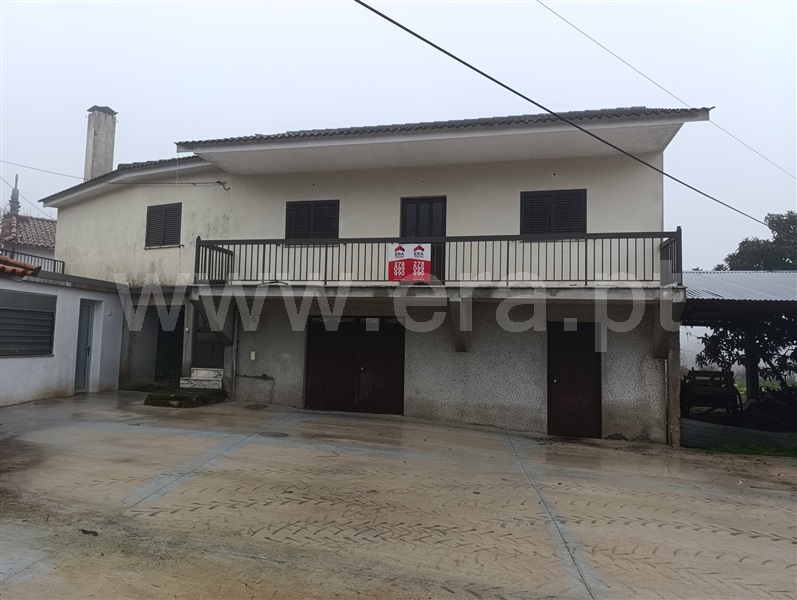 Moradia T3 / Valpaços, Santiago da Ribeira de Alhariz