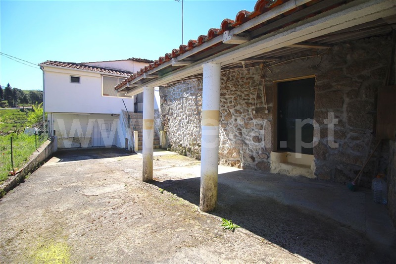 Moradia T3 / Vila Flor, Valtorno e Mourão