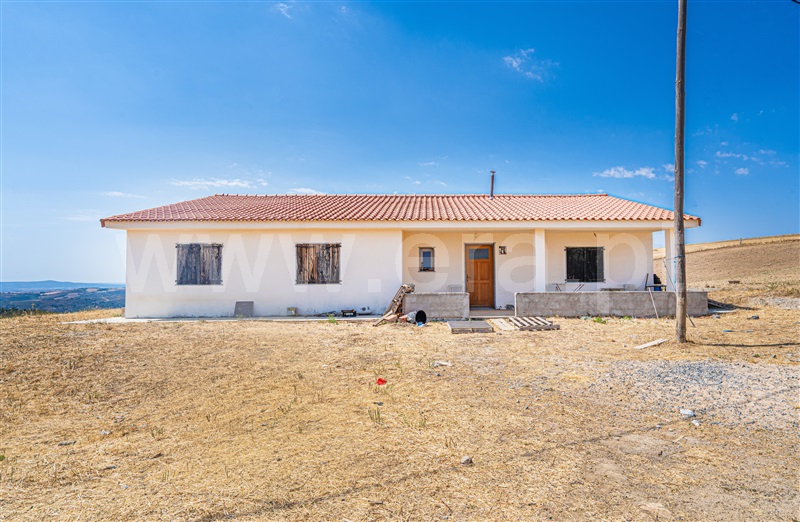Moradia T3 / Vimioso, Algoso, Campo de Víboras e Uva