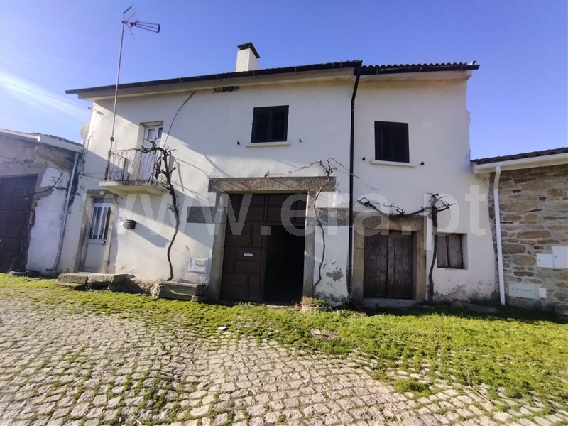 Moradia T3 / Vimioso, Caçarelhos e Angueira