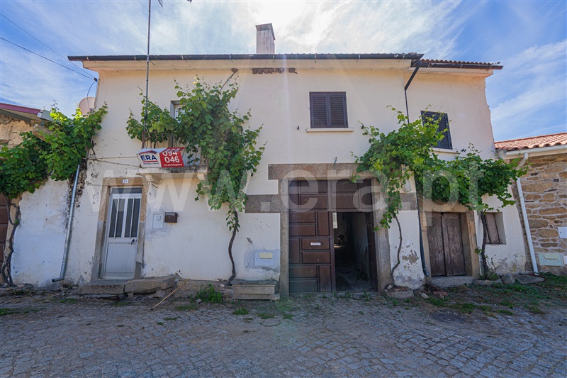 Moradia T3 / Vimioso, Caçarelhos e Angueira