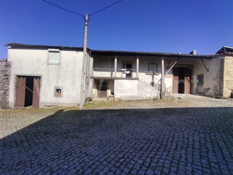 Moradia T3 / Vimioso, Caçarelhos e Angueira