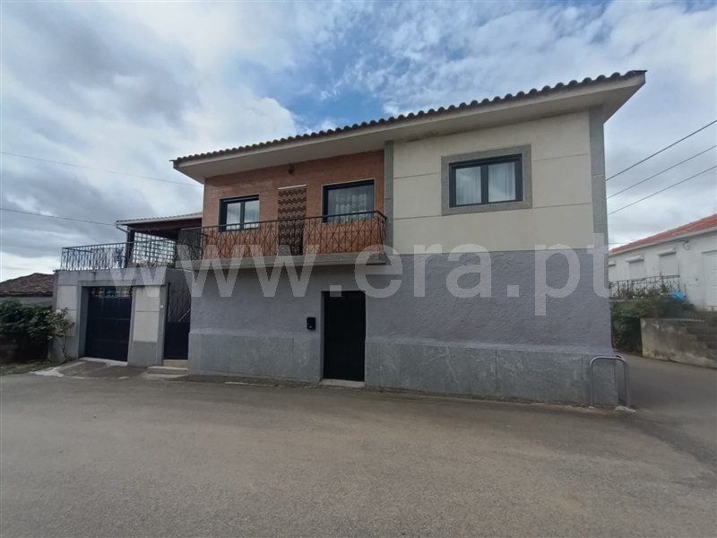 Moradia T3 / Vinhais, Curopos e Vale de Janeiro