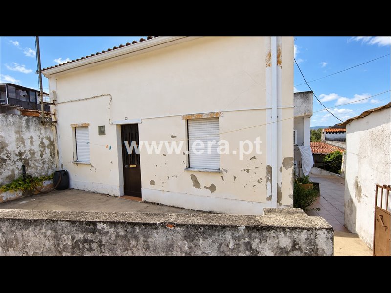Moradia T4 à venda em Alvega e Concavada, €129.000