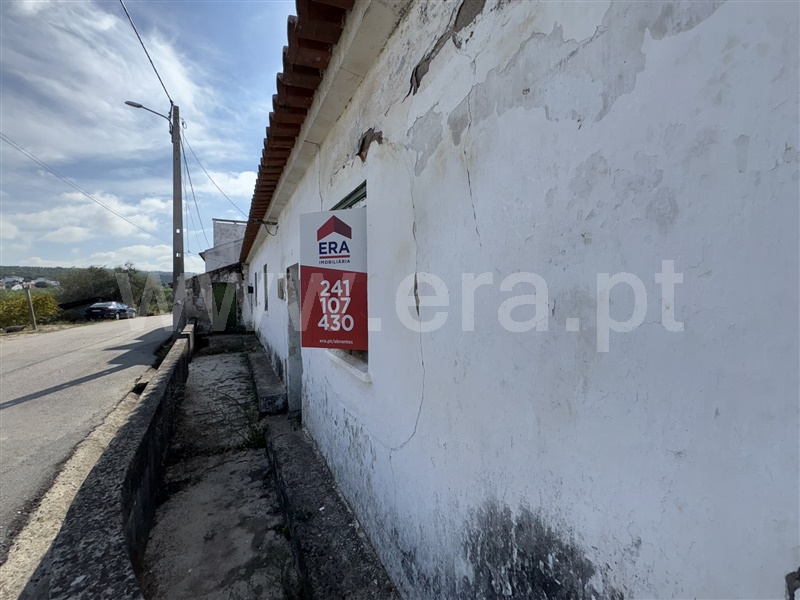 Moradia T4 à venda em Brunheirinho, €30.000