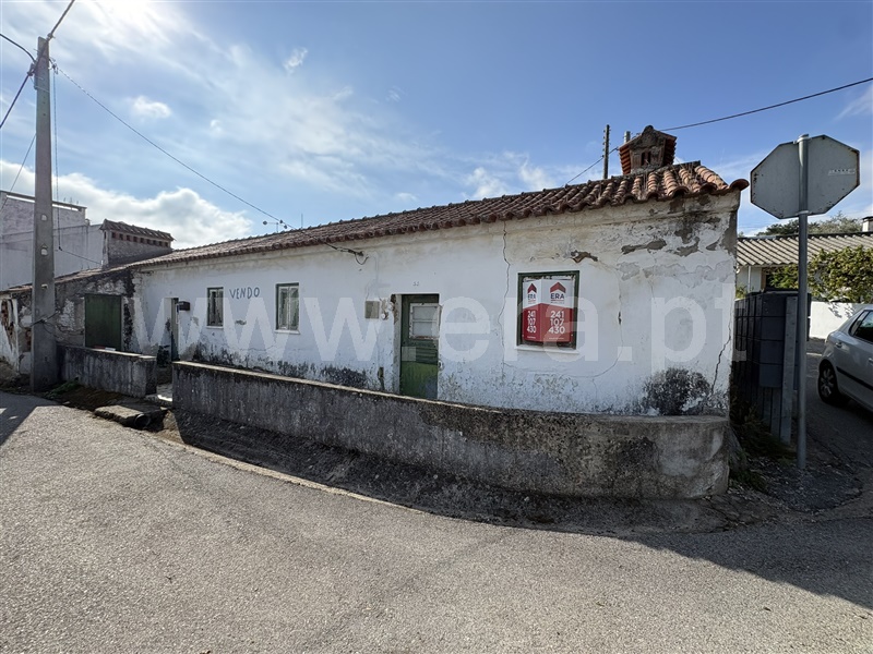 Moradia T4 à venda em Brunheirinho, €49.500