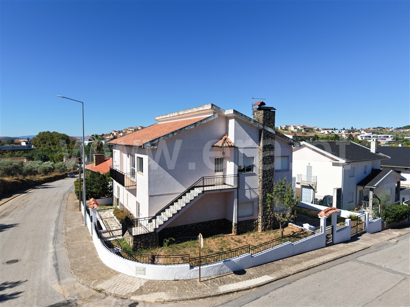 Moradia T4 / Alfandega da Fé, Alfândega da Fé