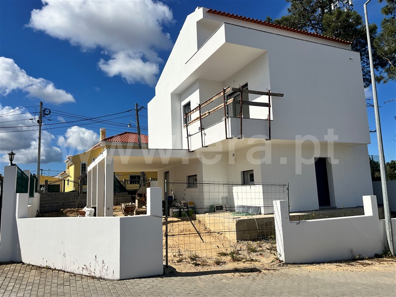 Moradia T4 / Almada, Charneca de Caparica e Sobreda