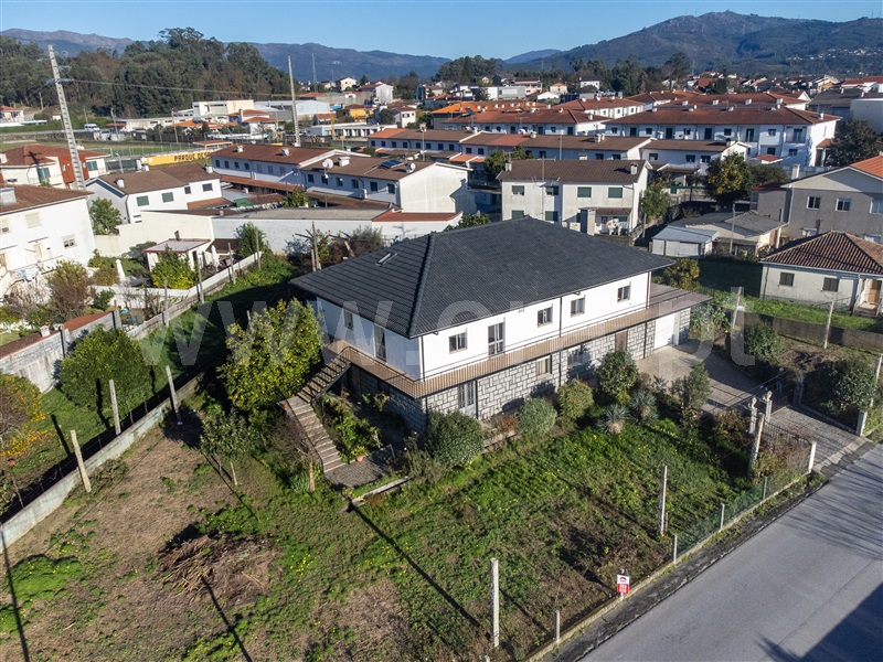 Moradia T4 / Amares, Amares e Figueiredo