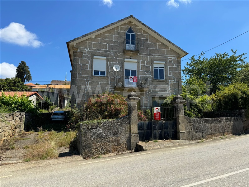Moradia T4 / Armamar, São Martinho das Chãs