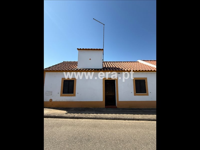 Moradia T4 em Aldeia Velha, €67.500