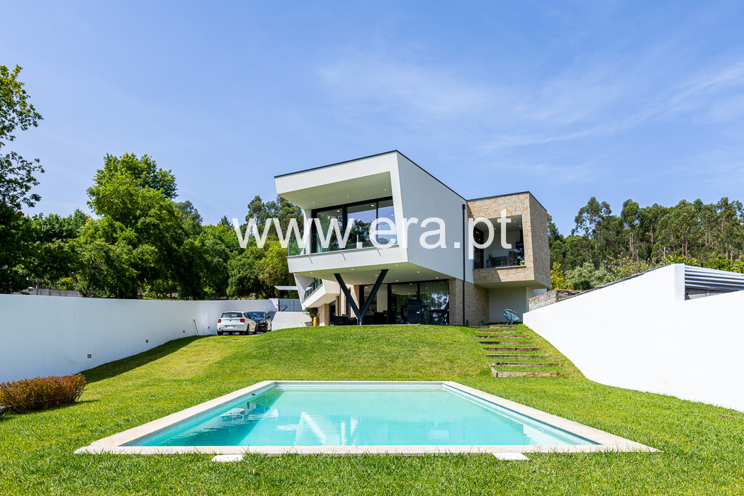 Moradia T4 / Barcelos, Galegos (São Martinho)