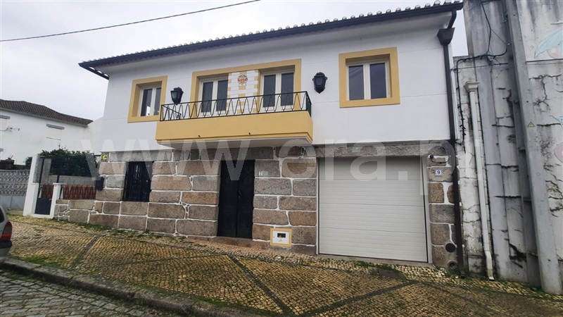 Moradia T4 / Carregal do Sal, Currelos, Papízios e Sobral