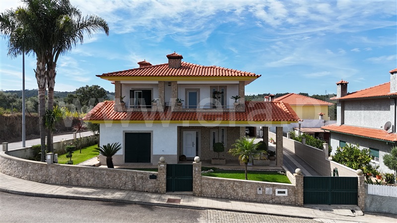 Moradia T4 / Castelo de Paiva, Raiva, Pedorido e Paraíso