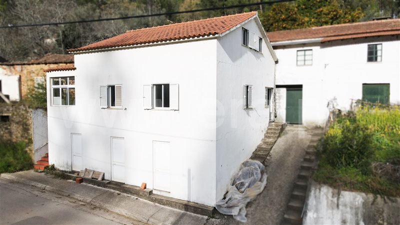 Moradia T4 / Figueiró dos Vinhos, Arega