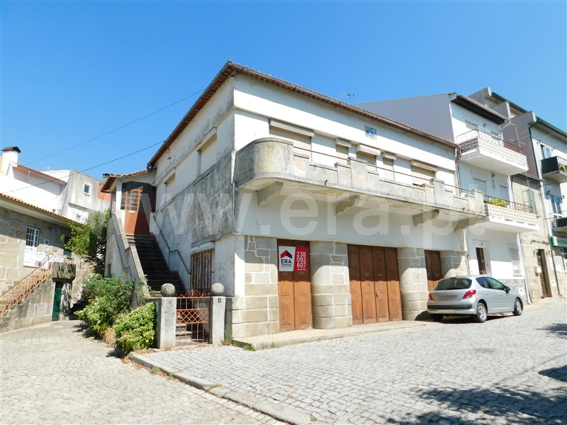 Moradia T4 / Gouveia, Vila Nova de Tazem