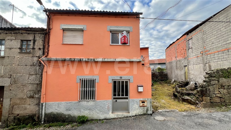 Moradia T4 / Gouveia, Vila Nova de Tazem