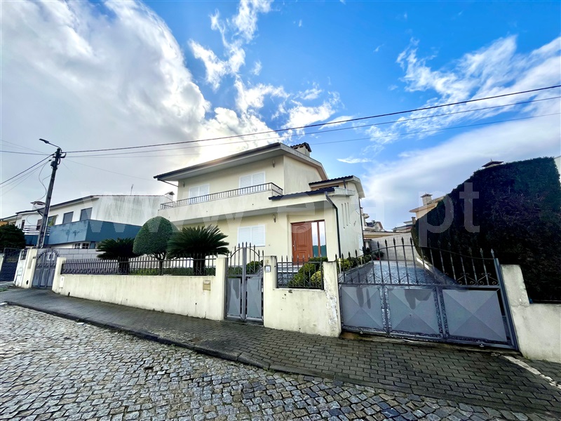 Moradia T4 / Guimarães, Fermentões