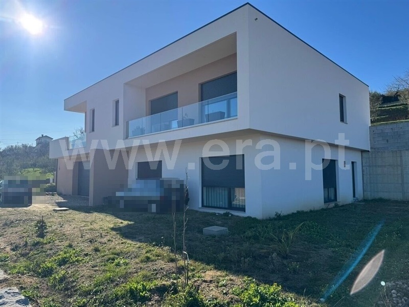 Moradia T4 / Lamego, Cepões, Meijinhos e Melcões