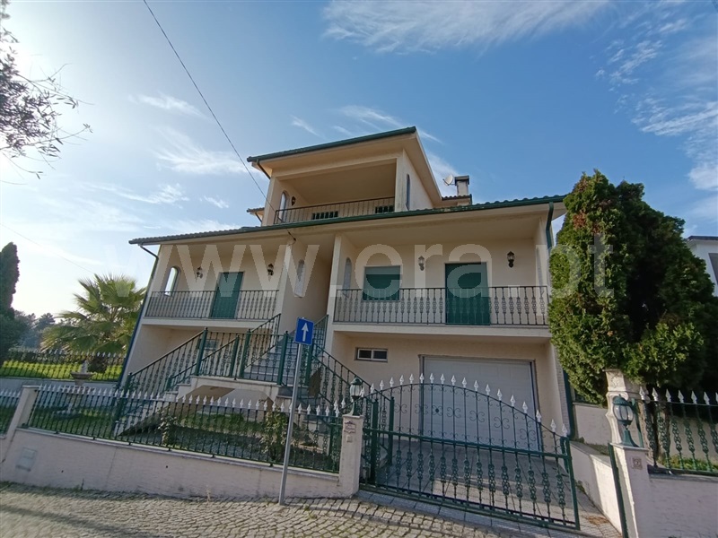 Moradia T4 / Mangualde, Tavares (Chãs, Várzea e Travanca)