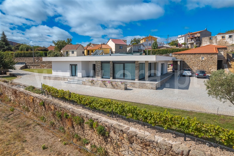 Moradia T4 / Moimenta da Beira, Arcozelos