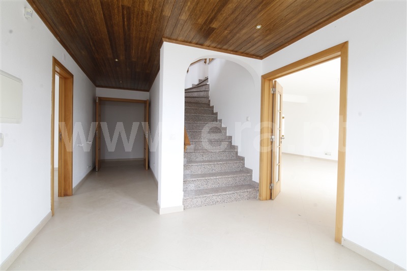 House in Moita - More